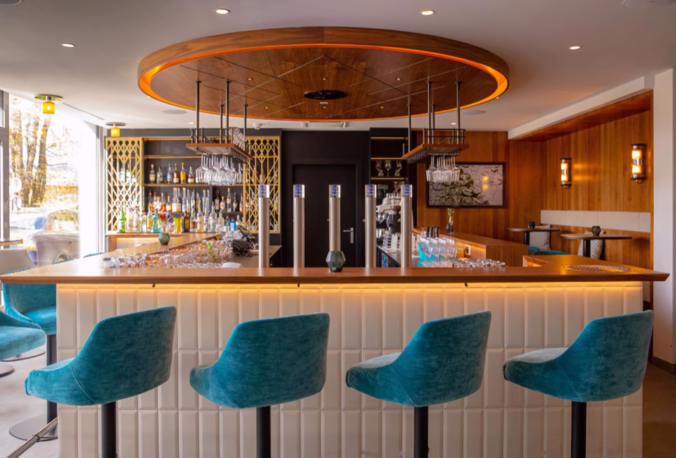 hotel bar, front of house refurbishment