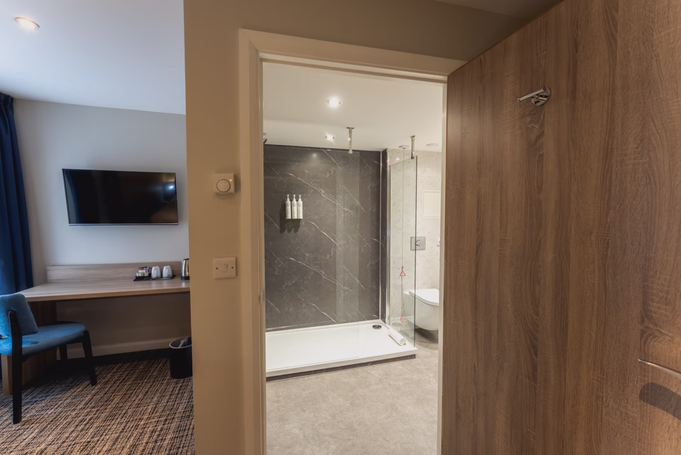Hotel room refurbished and renovated by hotel contractor Conspector