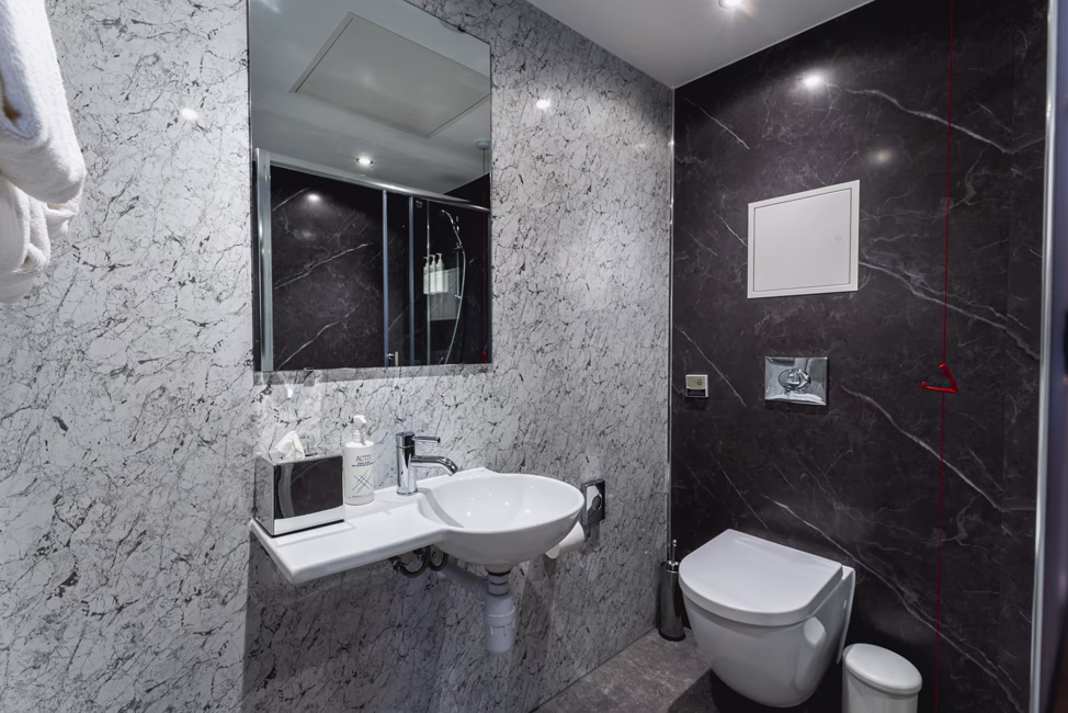 refurbished hotel bathroom edinburgh