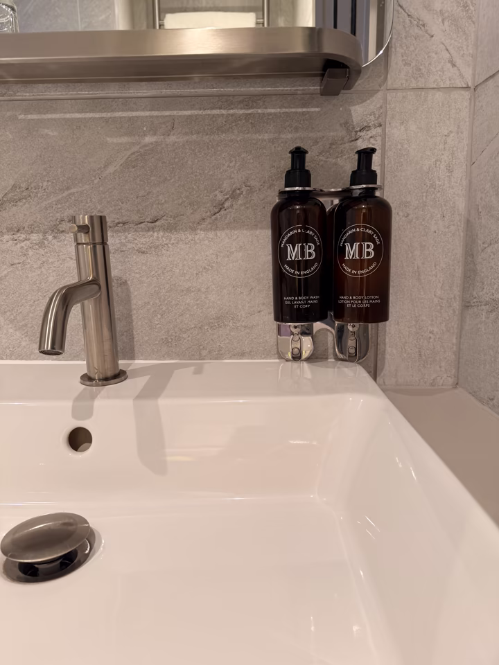 soap dispensers ff and e
